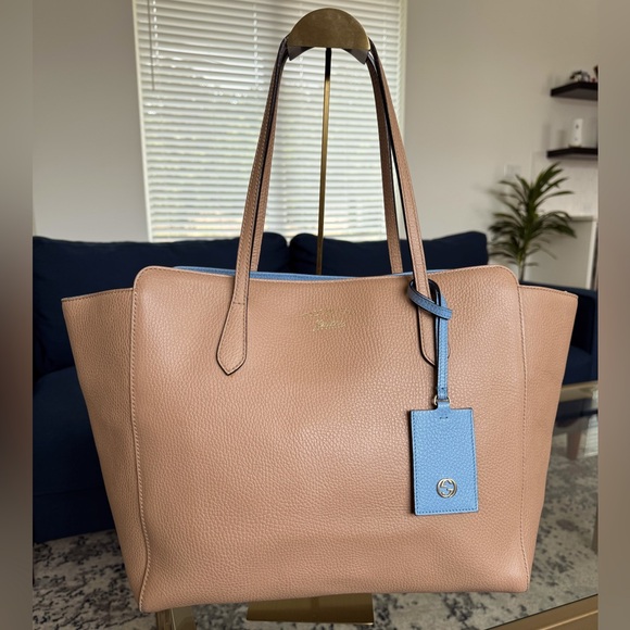 🎄LARGE EUC TAN GUCCI SWING TOTE 12”H x 19”L x 6”D - Picture 1 of 12